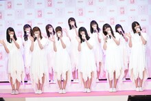 「『三次元マスク×欅坂46』新CM記者発表会」に登場した欅坂46メンバー。