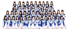 HKT48。前から2列目の右から3番目が村重杏奈。