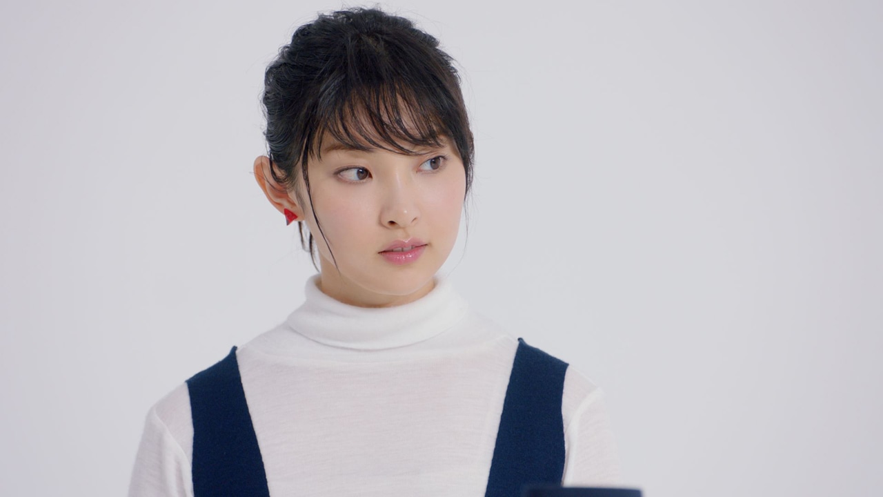 「はじめてのClova WAVE 家入レオ（音楽）篇」のワンシーン。