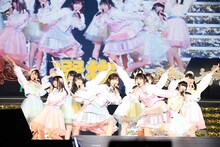 AKB48「渡辺麻友卒業コンサート～みんなの夢が叶いますように～」の様子。 (c)AKS