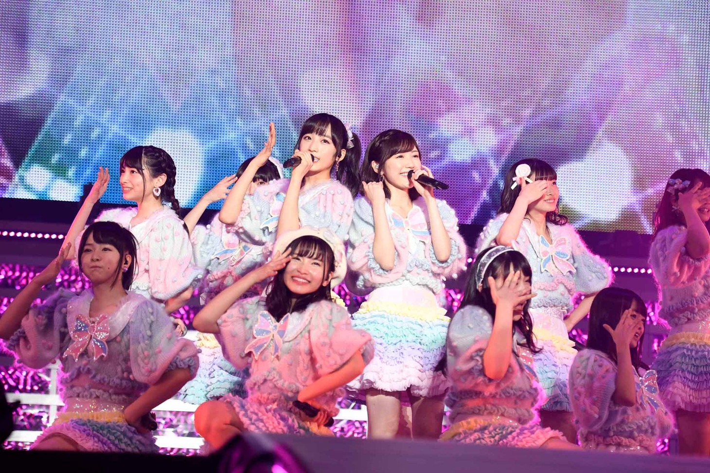 AKB48「渡辺麻友卒業コンサート～みんなの夢が叶いますように～」の様子。 (c)AKS