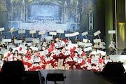 AKB48「渡辺麻友卒業コンサート~みんなの夢が叶いますように~」の様子。 (c)AKS