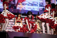 AKB48「渡辺麻友卒業コンサート～みんなの夢が叶いますように～」の様子。 (c)AKS