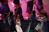 AKB48「渡辺麻友卒業コンサート～みんなの夢が叶いますように～」の様子。 (c)AKS
