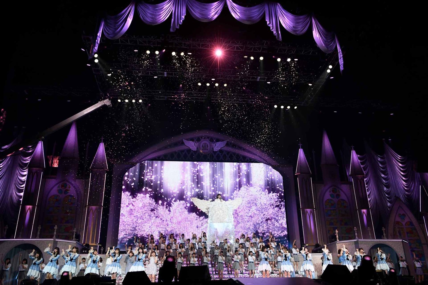 AKB48「渡辺麻友卒業コンサート～みんなの夢が叶いますように～」の様子。 (c)AKS