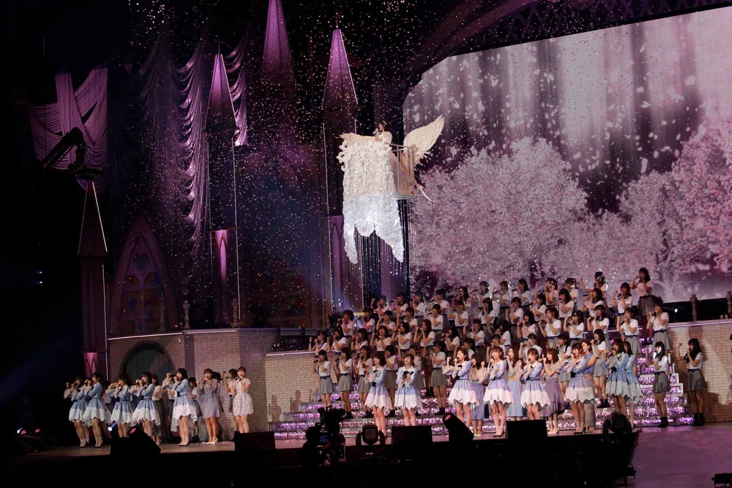 AKB48「渡辺麻友卒業コンサート～みんなの夢が叶いますように～」の様子。 (c)AKS