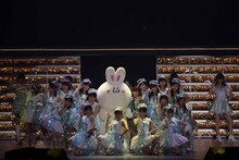 AKB48「渡辺麻友卒業コンサート～みんなの夢が叶いますように～」の様子。