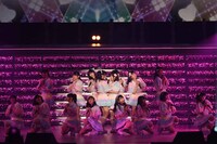 AKB48「渡辺麻友卒業コンサート～みんなの夢が叶いますように～」の様子。