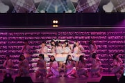 AKB48「渡辺麻友卒業コンサート~みんなの夢が叶いますように~」の様子。