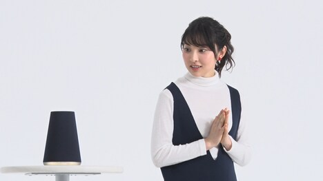 「はじめてのClova WAVE 家入レオ（音楽）篇」のワンシーン。