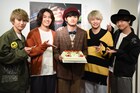 祝20歳!北村匠海の個展開催、本日オフのDISH//メンバーが祝福に駆けつける