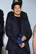 山田裕貴のバンダナを外した鈴木貴之。