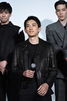 町田啓太（前列）