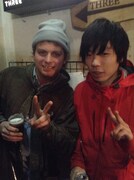 左からマック・デマルコ、吉田靖直