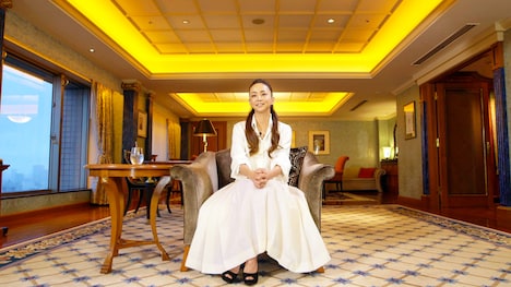 Huluのインタビューに応じる安室奈美恵。