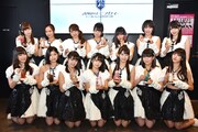自身がプロデュースしたスペシャルドリンクをアピールするモーニング娘。'17。