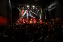 東京スカパラダイスオーケストラと斎藤宏介（UNISON SQUARE GARDEN）のコラボの様子。（撮影：渡邉一生）