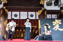 吉田山田と青柳美扇（右）。（写真提供：ポニーキャニオン）