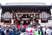 大阪・大阪天満宮でのイベントの様子。（写真提供：ポニーキャニオン）