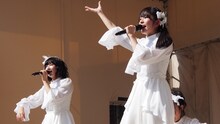 ばってん少女隊「MEGRRY GO ROUND」リリースツアー「廻る」天神コア 屋上芝生広場の様子。