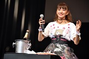 みれりーずから20歳の誕生日をお祝いされる星名美怜。