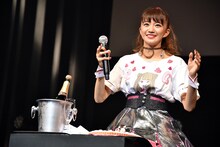 みれりーずから20歳の誕生日をお祝いされる星名美怜。
