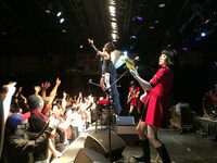 キノコホテル韓国公演「KINOCO HOTEL 1st Show in Korea」の様子。（写真提供：キングレコード）