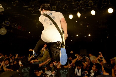 井村知治（B, Vo / Northern19）（撮影：半田安政[Showcase]）