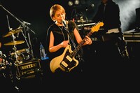 内村友美（Vo）（撮影：ミズシマトモコ）