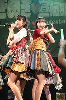 左から藤本ばんび、小高サラ。