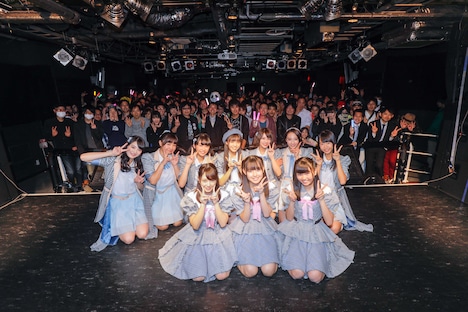 11月6日に行われたラストアイドル暫定メンバーとセカンドユニット・シュークリームロケッツによる握手会イベントの様子。(Photo by Yoshifumi Shimizu)