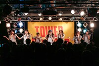 ラストアイドルによるパフォーマンスの様子。（Photo by Yoshifumi Shimizu）