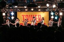 ラストアイドルによるパフォーマンスの様子。（Photo by Yoshifumi Shimizu）