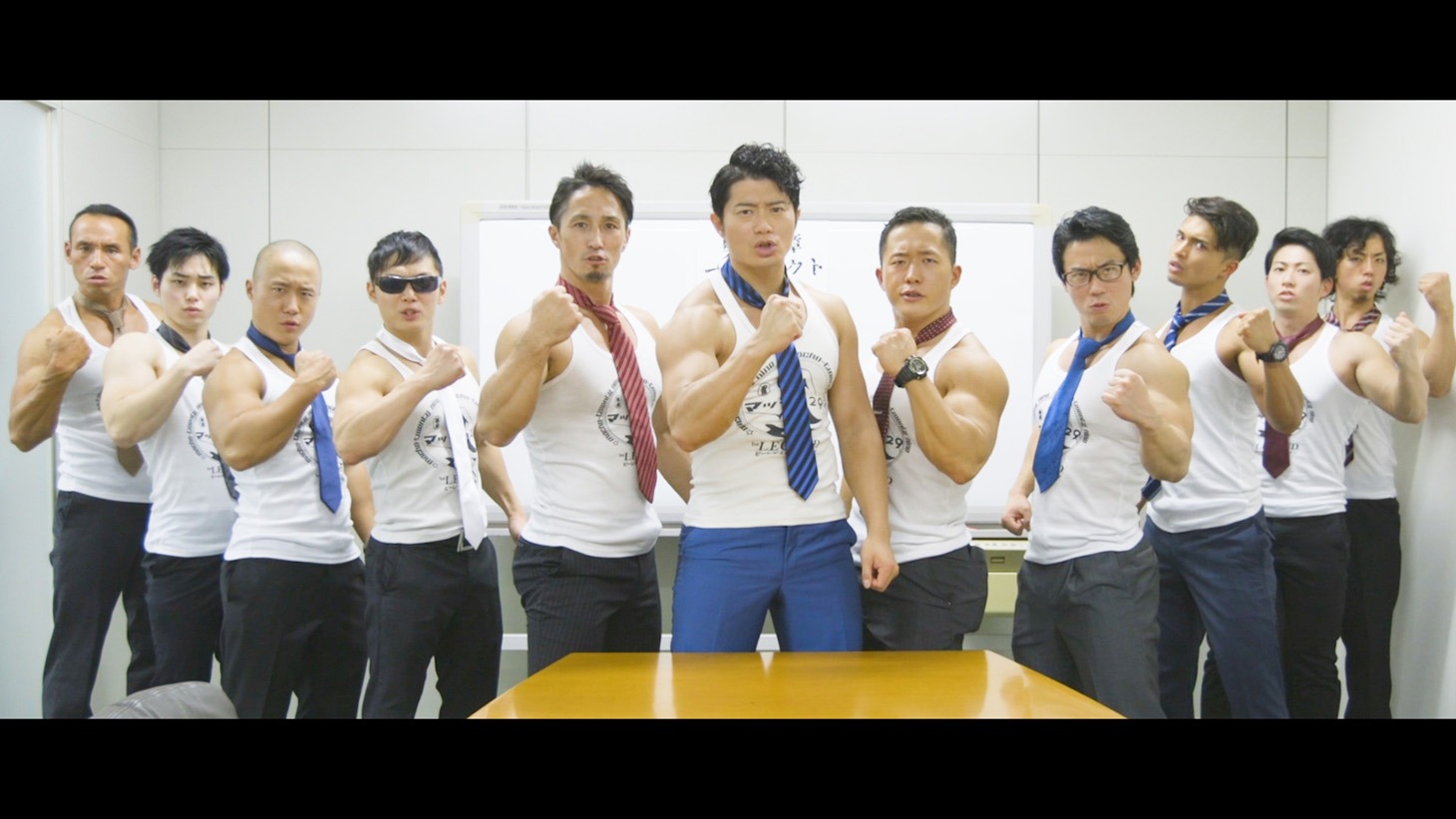 マッチョ29「男の勲章」ミュージックビデオのワンシーン。