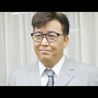 タンクトップにネクタイ姿のマッチョ29「男の勲章」MV、社長役は嶋大輔