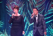 左からロザンナ、中山秀征。(c)フジテレビ