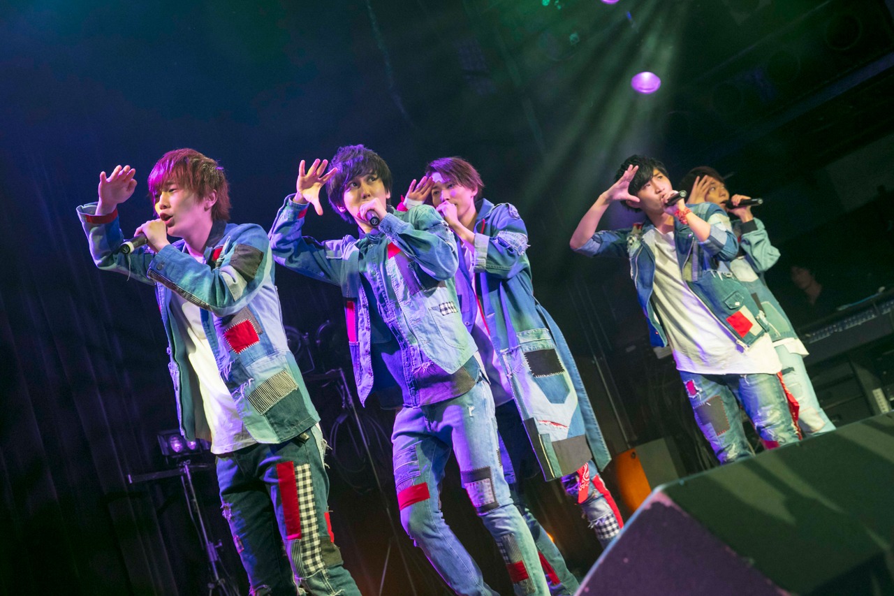 CUBERS「ワンマンライブ ～今年EP2枚リリースしたのに、大きなワンマンしてないよね？～」の様子。（撮影：牛島康介）