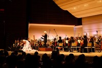 「billboard classics May J. Premium Concert 2017 ～Me, Myself & Orchestra～」の様子。