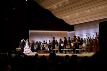 「billboard classics May J. Premium Concert 2017 ～Me, Myself & Orchestra～」の様子。