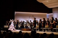 「billboard classics May J. Premium Concert 2017 ～Me, Myself & Orchestra～」の様子。