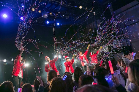 CUBERS「ワンマンライブ ～今年EP2枚リリースしたのに、大きなワンマンしてないよね？～」の様子。（撮影：牛島康介）