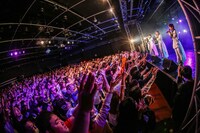 二丁目の魁カミングアウト「絶対埋まらないワンマンライブ in BLAZE」の様子。（撮影：タマイシンゴ）