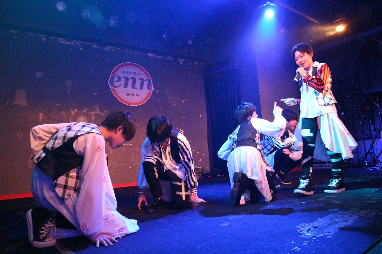 BATTLE BOYSと洸希（SUPER★DRAGON）のパフォーマンスの様子。