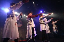 BATTLE BOYSと洸希（SUPER★DRAGON）のパフォーマンスの様子。