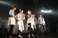 BATTLE BOYSと洸希（SUPER★DRAGON）のパフォーマンスの様子。