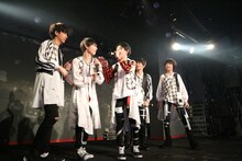 BATTLE BOYSと洸希（SUPER★DRAGON）のパフォーマンスの様子。
