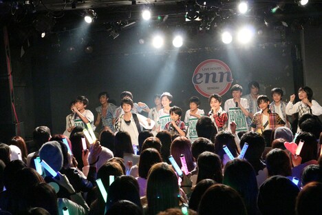 「BATTLE BOYS ～LIVE CIRCUIT 2017～」の様子。