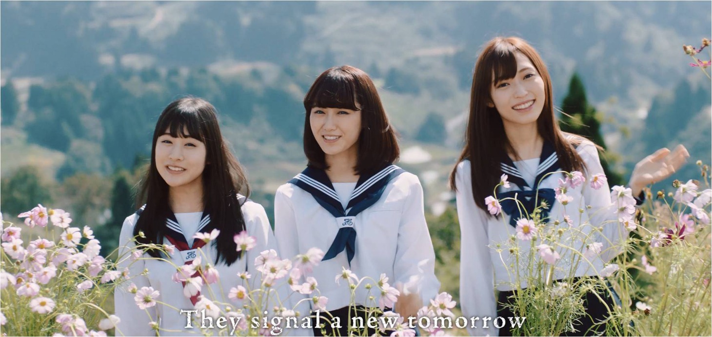 NGT48「世界はどこまで青空なのか？」ミュージックビデオのワンシーン。