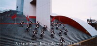NGT48「世界はどこまで青空なのか？」ミュージックビデオのワンシーン。