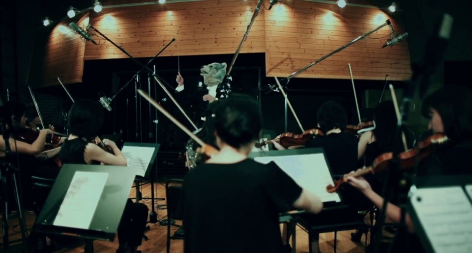 MAN WITH A MISSION「My Hero」ミュージックビデオのワンシーン。